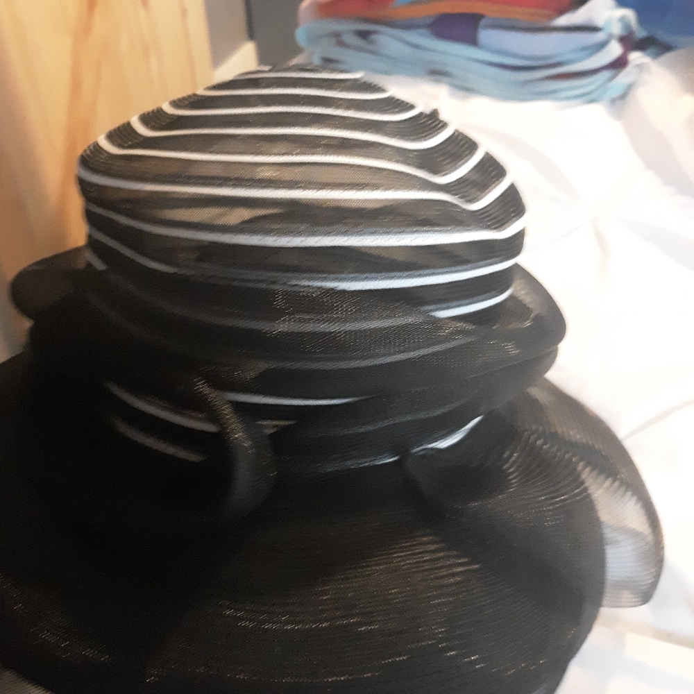 Fancy hat - Picture 2 of 2